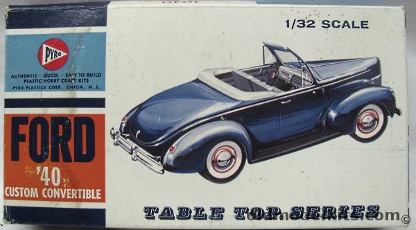 Pyro 1/32 1940 Ford Custom Convertible, C297-60 plastic model kit